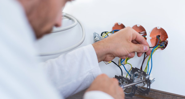 Comment procéder pour ajouter une prise électrique ?