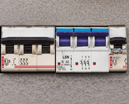 Surtension électrique : comment la reconnaître ?