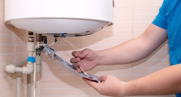 Comment procéder si le chauffe-eau fait sauter le disjoncteur ?