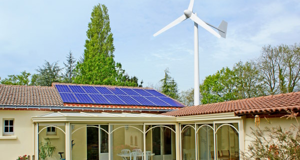 Quel budget pour la maintenance des éoliennes et panneaux solaires ?